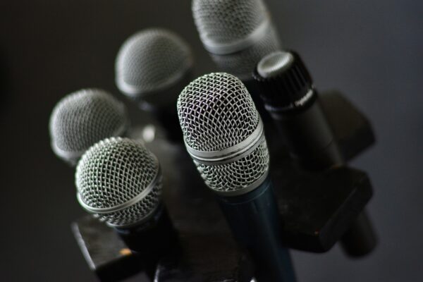 microphone, micro, microphone stand-3315985.jpg